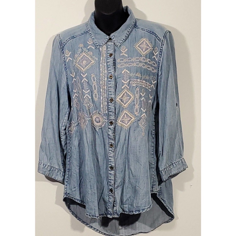 Kayla Seo Button Down Embroidered Chambray Light Wash Blue XS 3/4 Tab Sleeves